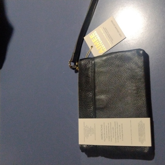Aimee Kestenberg Genuine Leather Charging Black Wristlet #New MSRP $78 - Picture 7 of 9